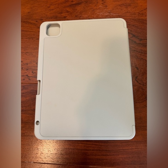 White Tablet Cover iPad Pro 11” - Picture 4 of 4